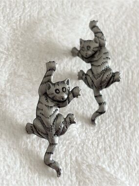 JJ Cat Earrings Vintage Silver Tone Playful Kittens Figural Animal Jewelry